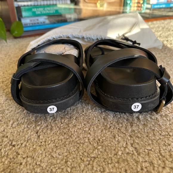 Liberté sustainable leather black sandals. Size 6 - Picture 5 of 6